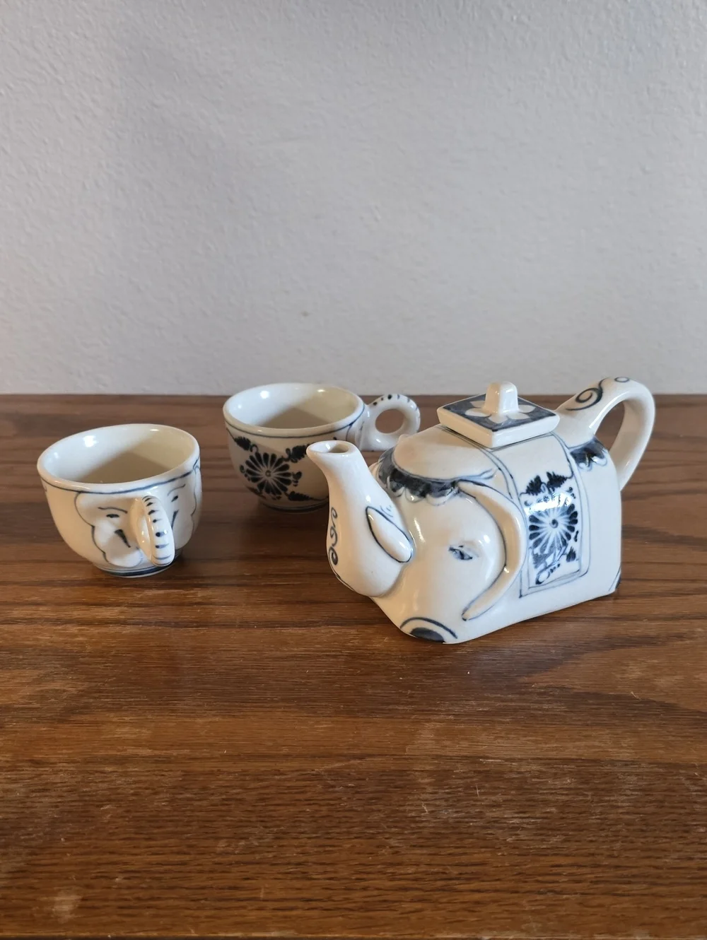 Vintage Asian Elephant Teapot Set with 2 Matching Cups - Tote 15